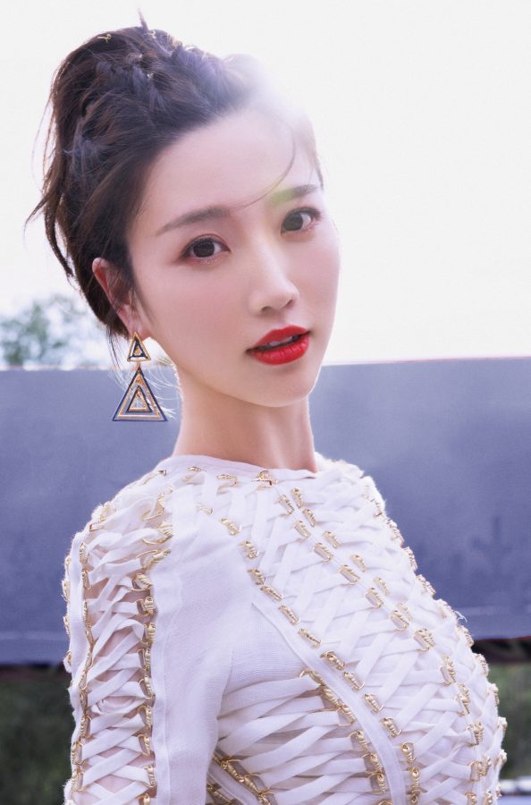 甜美张纯烨蕾丝裙踩一字带高跟鞋秀美腿玉足(3/7)
