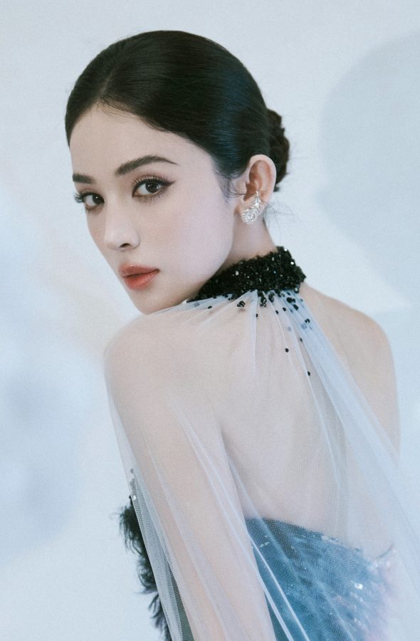 古力娜扎穿渐变色高开叉礼服，美腿吸睛气质动人(5/5)