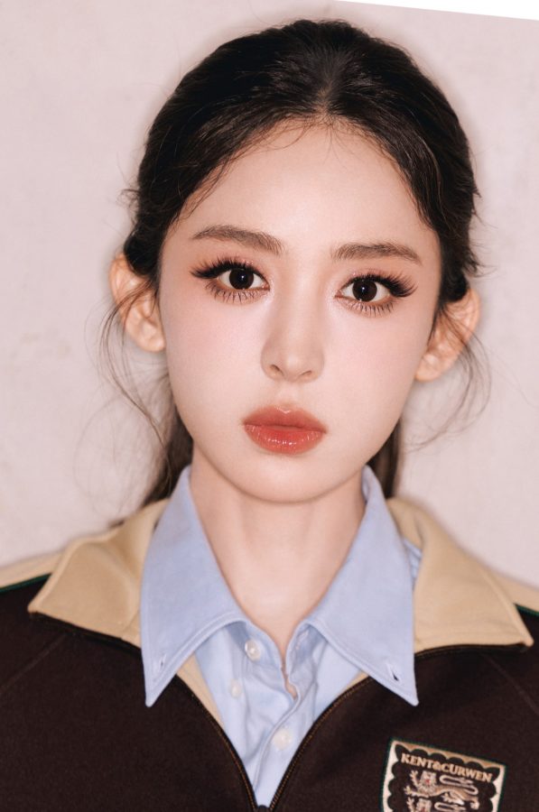 美女明星古力娜扎穿短筒黑丝袜面容精致现身商业活动(5/11)