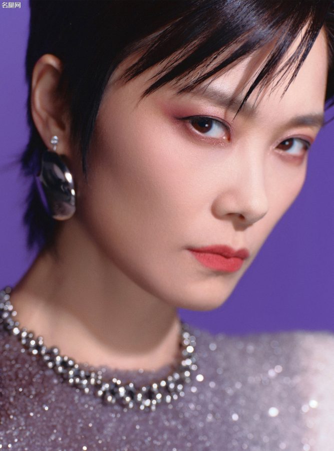 长腿美女李宇春驾到，黑高跟靴与艺术裙完美融合(4/10)