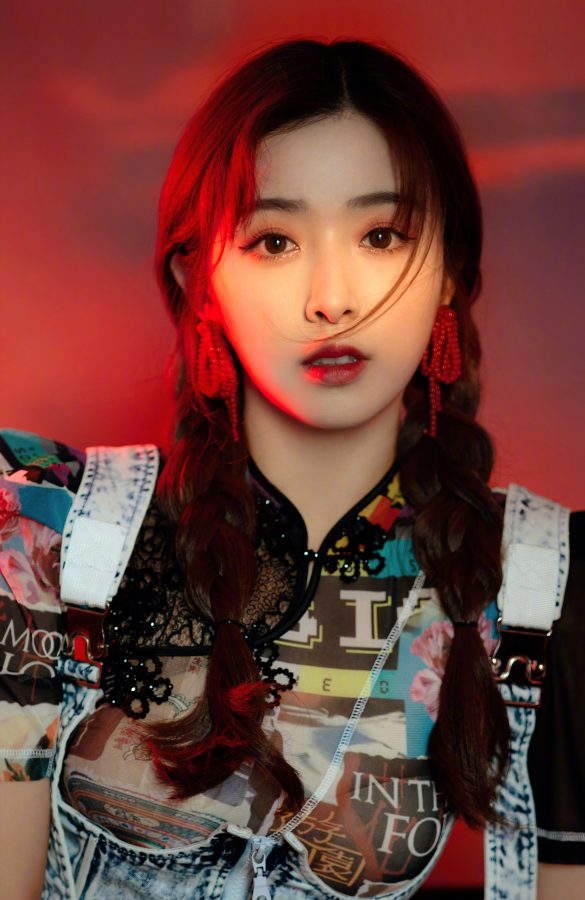乘风破浪的姐姐成团之夜，张含韵一双美丽的辫子气质甜美玉腿光滑(3/4)