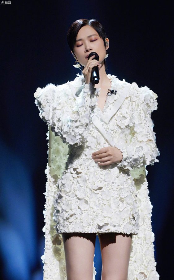 《声生不息》大长腿明星李宇春和容祖儿同台(8/12)