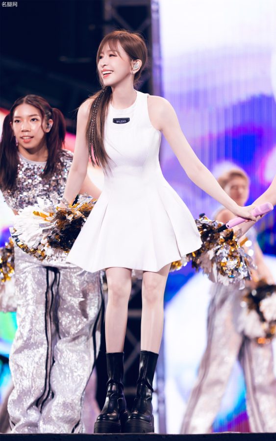 Sweetheart sniper! Wang Xinling shows off her white legs in a white dress, showing her pureness(15/19)