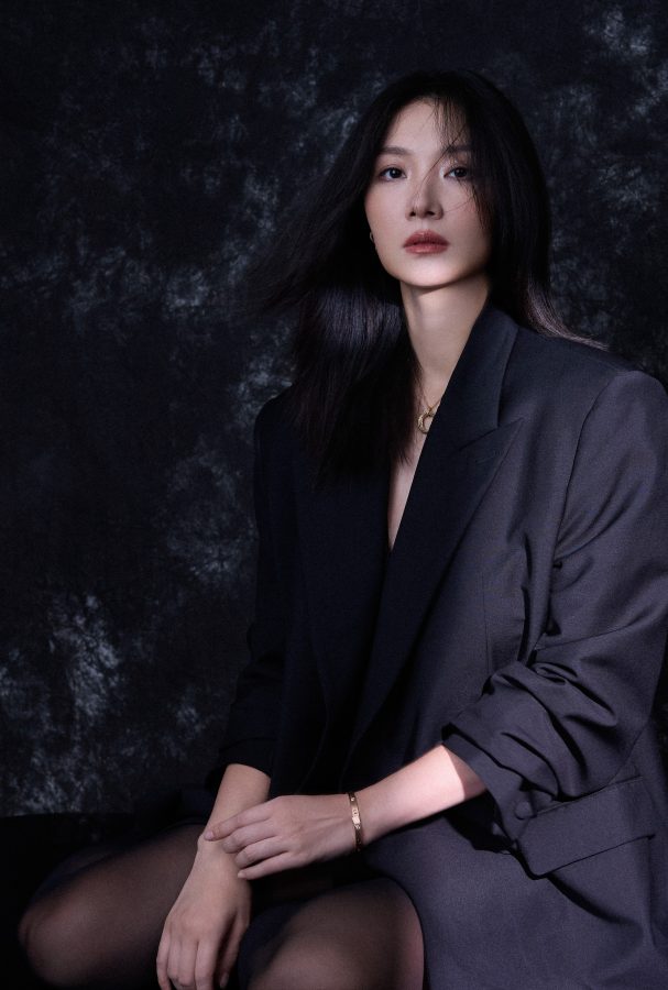 女明星齐溪高跟鞋与丝袜的组合令人心动(2/7)
