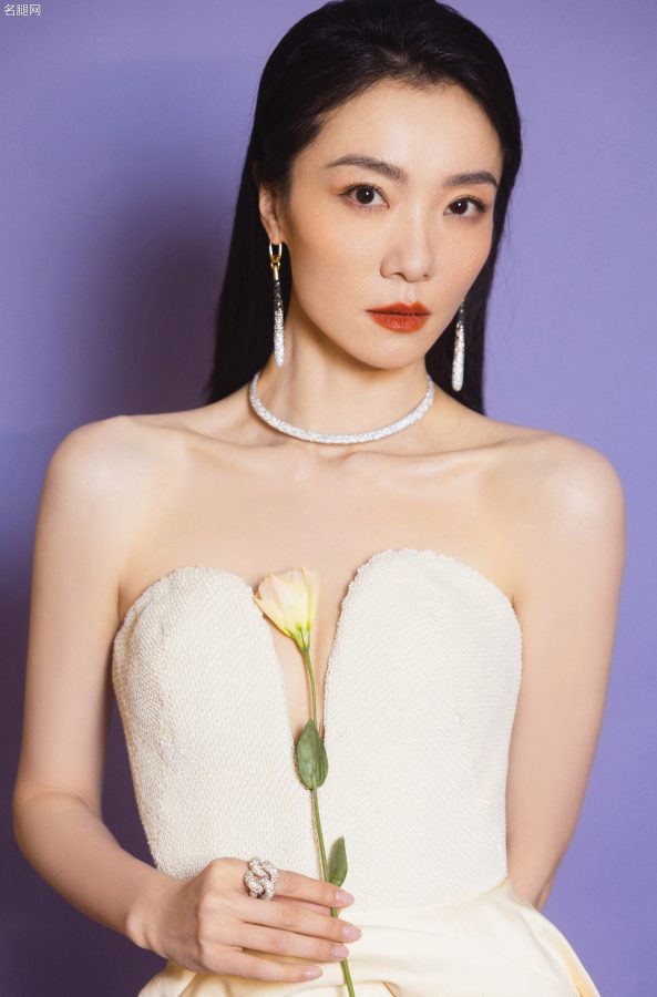齐溪穿深V高开叉礼服的致命诱惑(5/6)