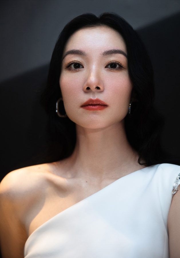 美艳御姐齐溪高开叉礼服尽显修长美腿(4/5)