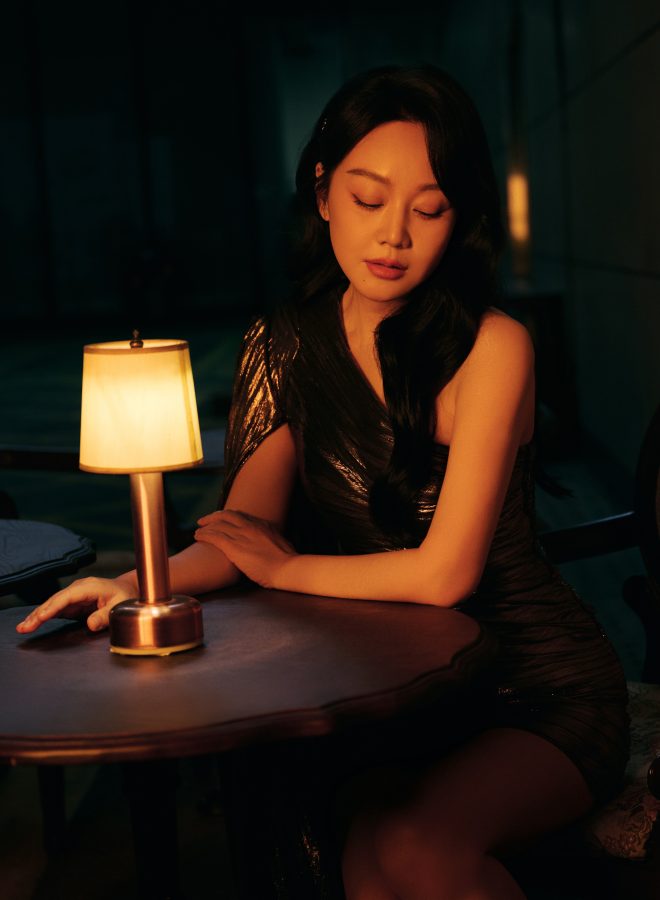 闫妮斜肩短裙勾勒出曼妙身姿，一双光滑美腿真绝了(5/5)