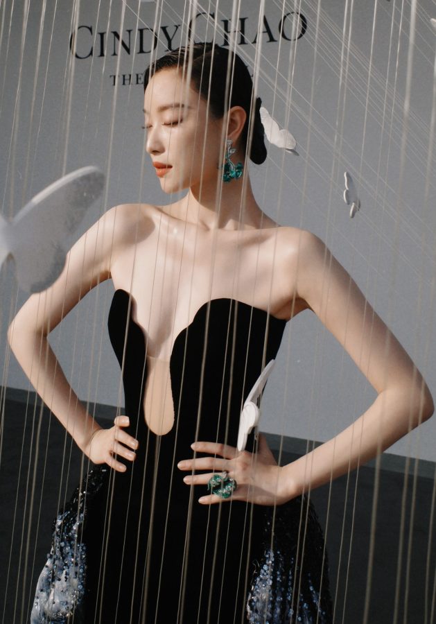 气质御姐倪妮上线！深V礼服展现迷人风采，优雅颈肩曲线令人惊艳(10/17)