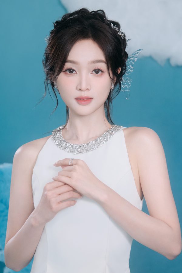 云端仙子吴宣仪白裙飘飘大秀如玉细腿，完美诠释纯欲风！(3/5)