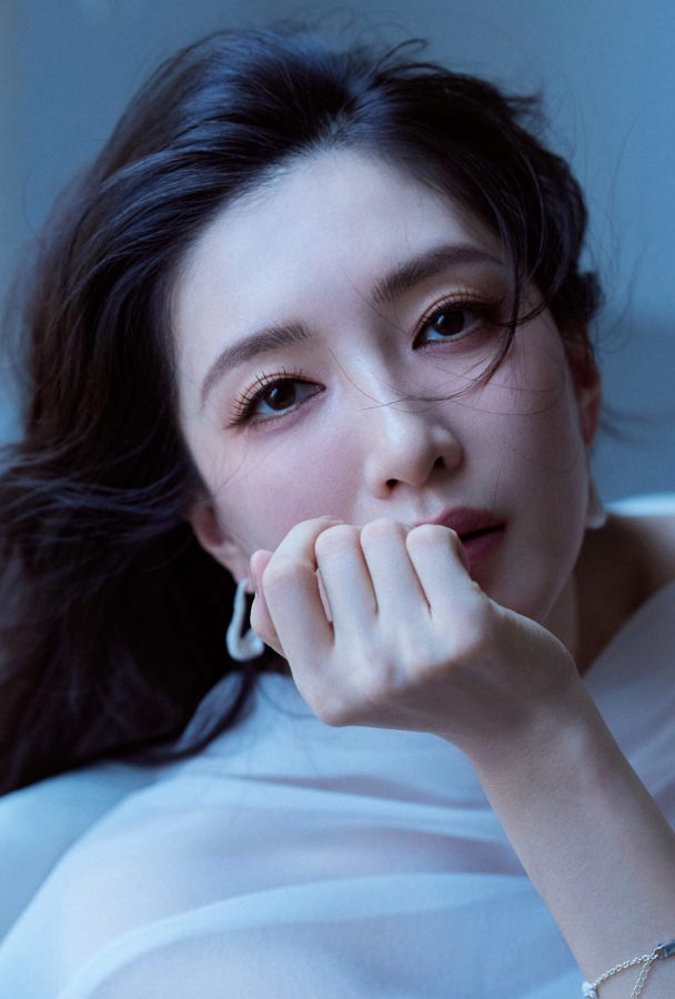 江疏影不穿鞋大秀纤瘦白皙的美脚(9/12)