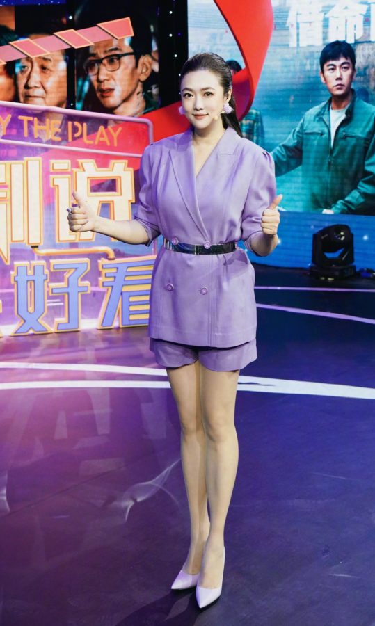 《剧说很好看》主要看点是主持人王曦梁高跟丝袜美腿(2/6)