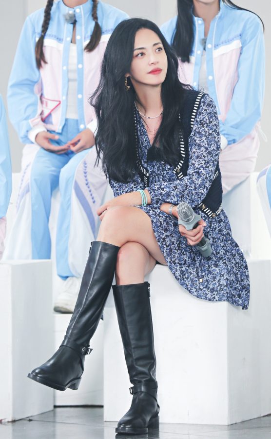 《花儿绽放》节目里姚晨的美腿皮靴(3/4)