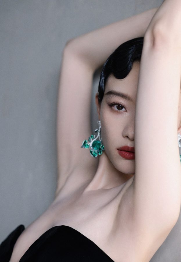 气质御姐倪妮上线！深V礼服展现迷人风采，优雅颈肩曲线令人惊艳(5/17)
