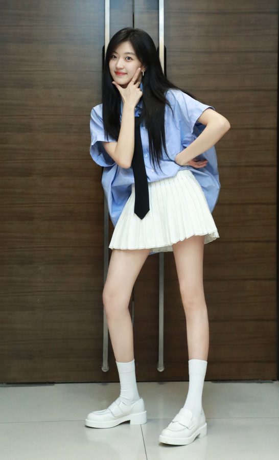 长腿美女孙千清纯装扮录制《你好星期六》(5/11)