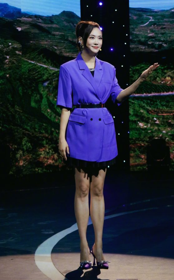 王曦梁主持节目现场不穿丝袜也精彩(2/5)