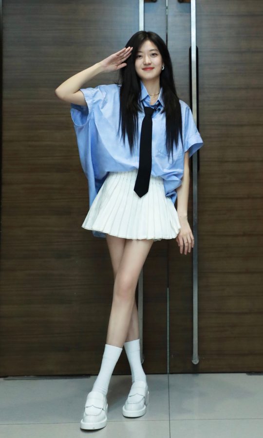 长腿美女孙千清纯装扮录制《你好星期六》(3/11)