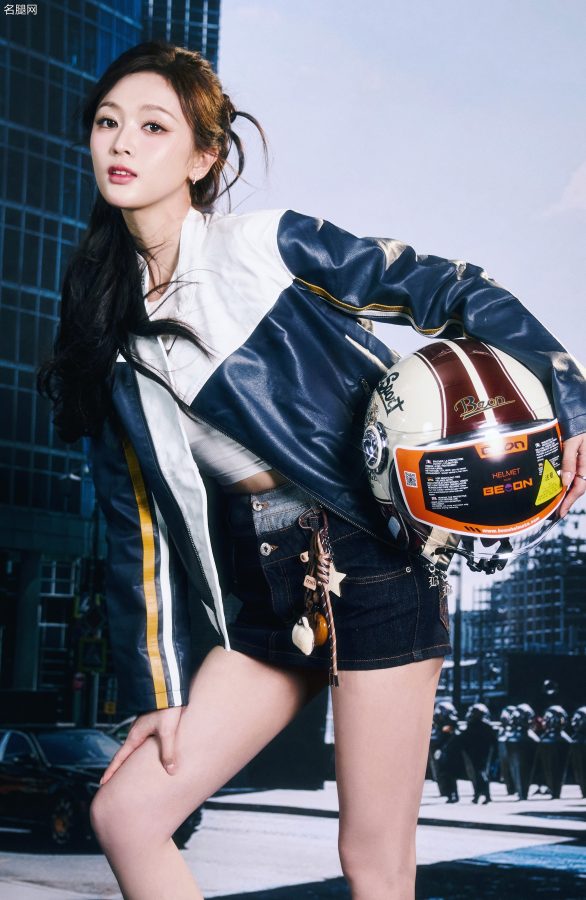 甜酷风暴!吴宣仪穿性感牛仔短裙秀出逆天美腿(9/13)