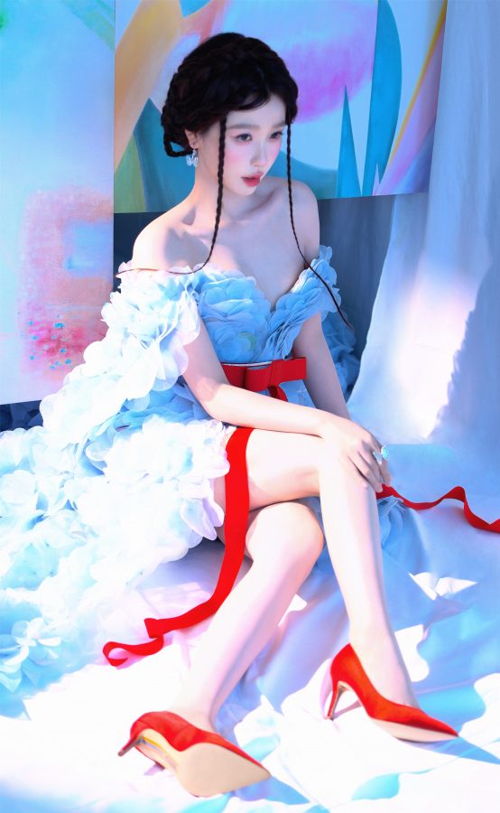 虞书欣纯媚造型修长美腿散发仙气！(2/4)
