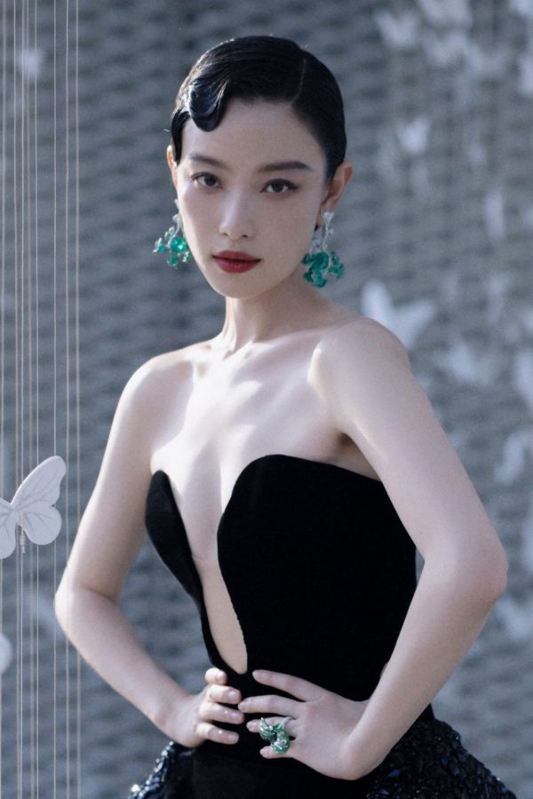气质御姐倪妮上线！深V礼服展现迷人风采，优雅颈肩曲线令人惊艳(9/17)