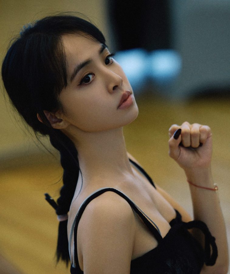 蔡依林穿紧身包臀白裤排练舞蹈大秀翘臀(4/5)