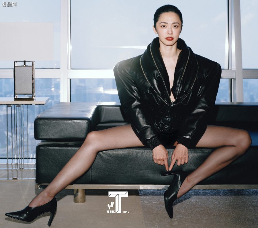 姚晨美腿穿黑色丝袜配高跟鞋登上《T锦绣》七月刊封面(2/6)