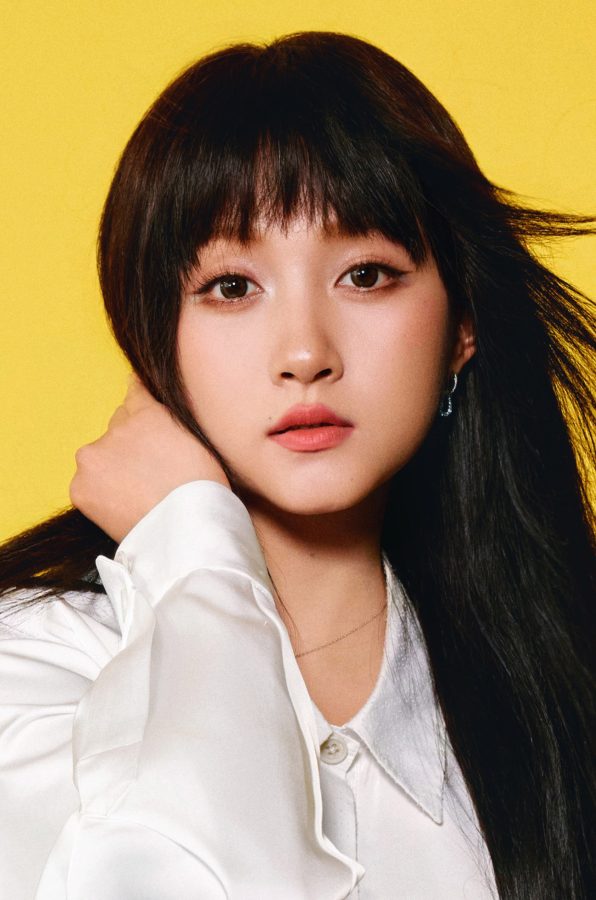 关晓彤齐刘海甜美造型逆天长腿超吸睛，这身穿搭太有范儿了(4/23)