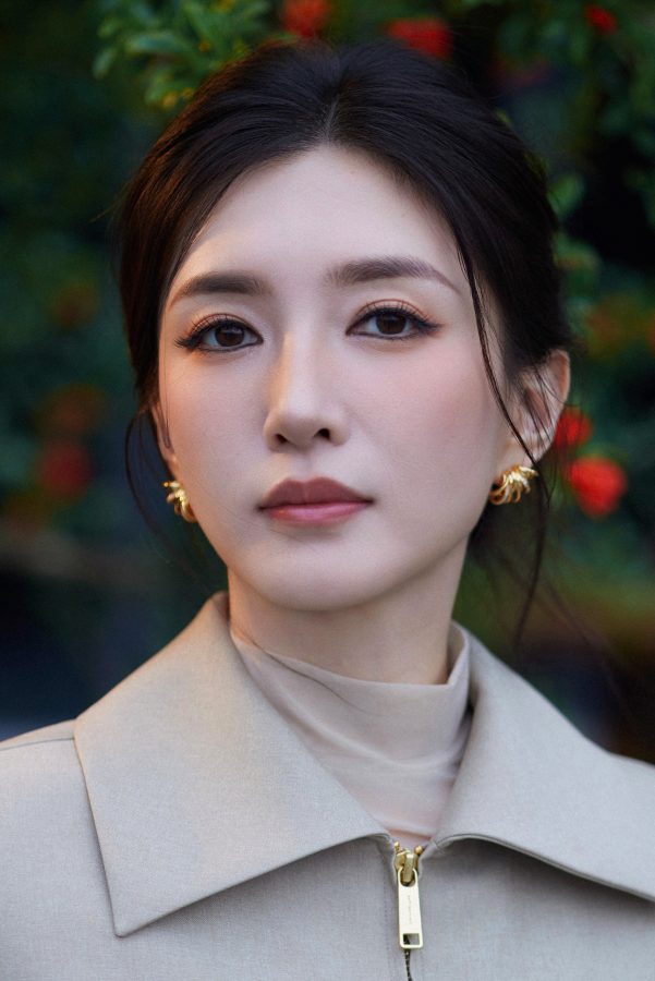 江疏影穿尖头细高跟秀她纤长的细腿(4/7)