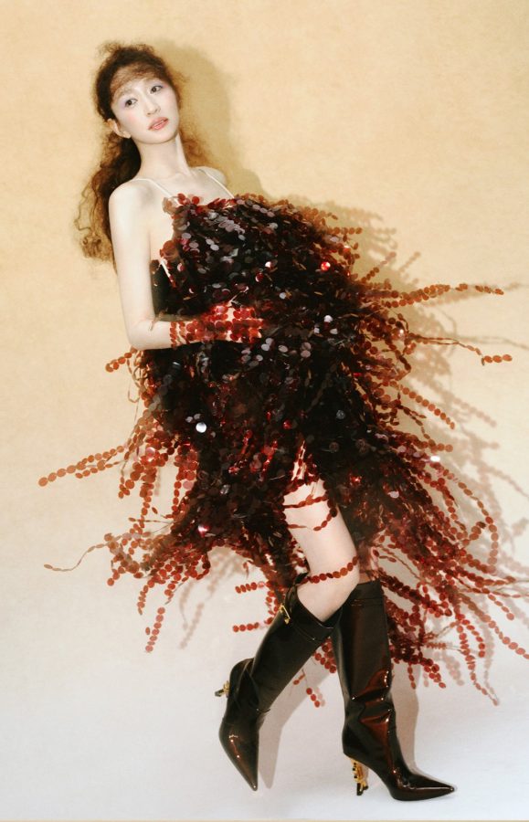 Li Xiaoran black silk and red high heels magazine blockbuster(2/5)