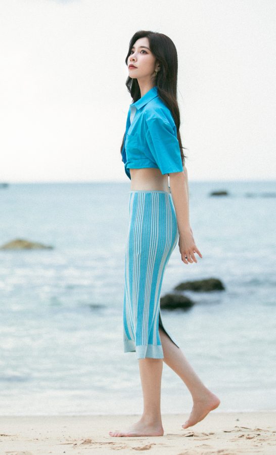 海边的维纳斯女神宋妍霏细腰和美足都堪称完美(1/7)