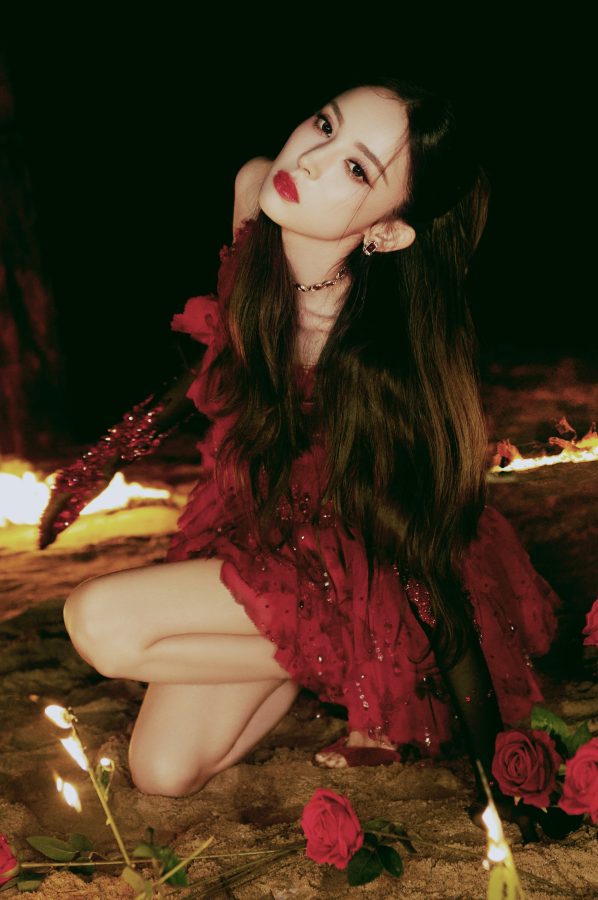 古力娜扎化身暗黑童话女王降临！一双美腿比火炬更耀眼。(7/13)