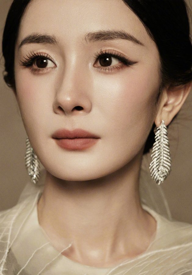 杨幂出席W年度光影盛典华贵装扮每一张都超美(10/13)