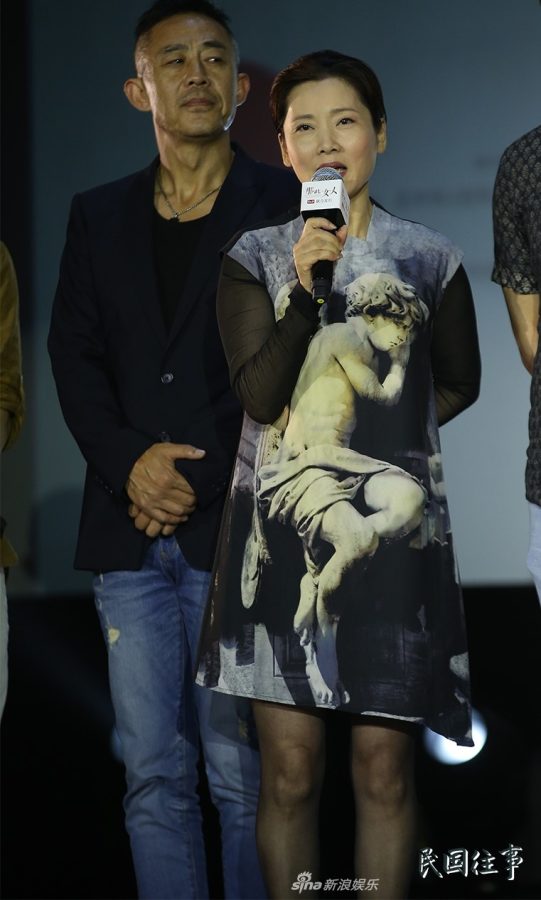 何赛飞穿黑丝袜走红地毯(2/3)