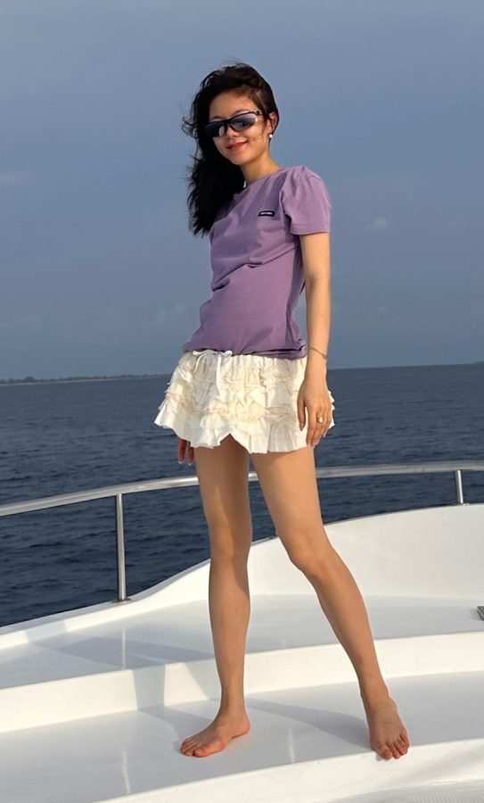 赵今麦游艇辣妹风秀出年轻美腿(1/2)