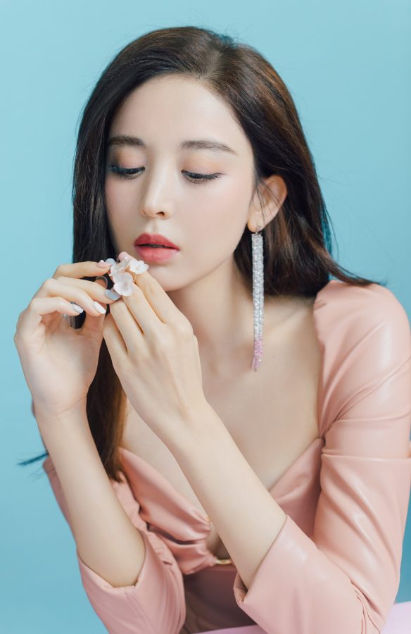 古力娜扎穿上一袭长裙勾勒出曼妙S曲线，玉足踩细带缠绕凉高跟，气质优雅又高级(9/11)