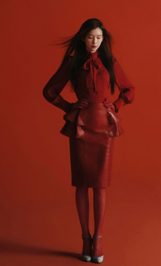 林志玲腿穿丝袜拍摄温柔力量芭莎大片(1/7)