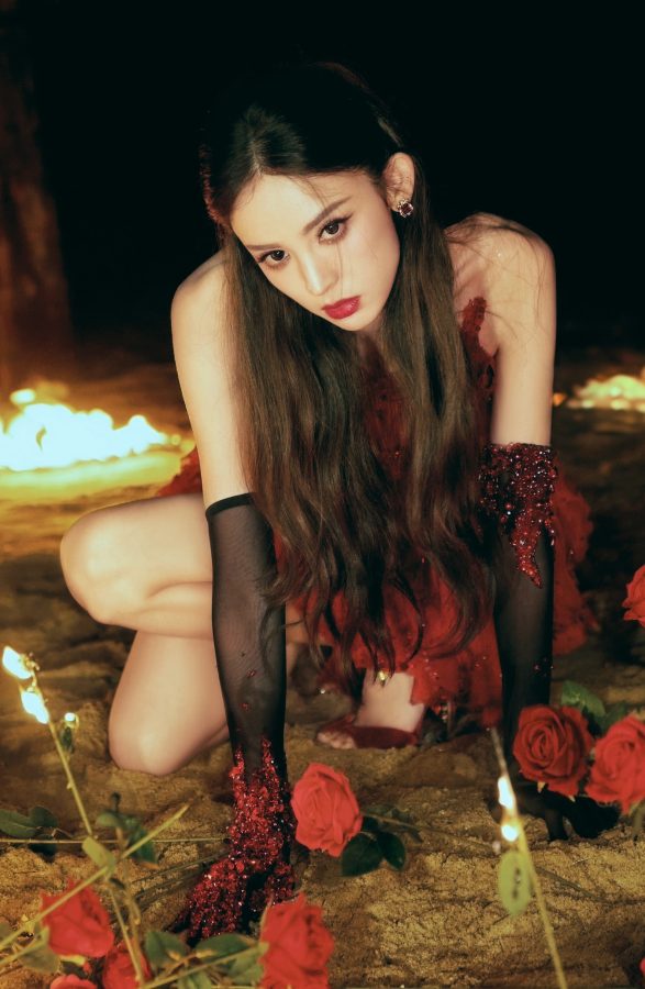 古力娜扎化身暗黑童话女王降临！一双美腿比火炬更耀眼。(5/13)