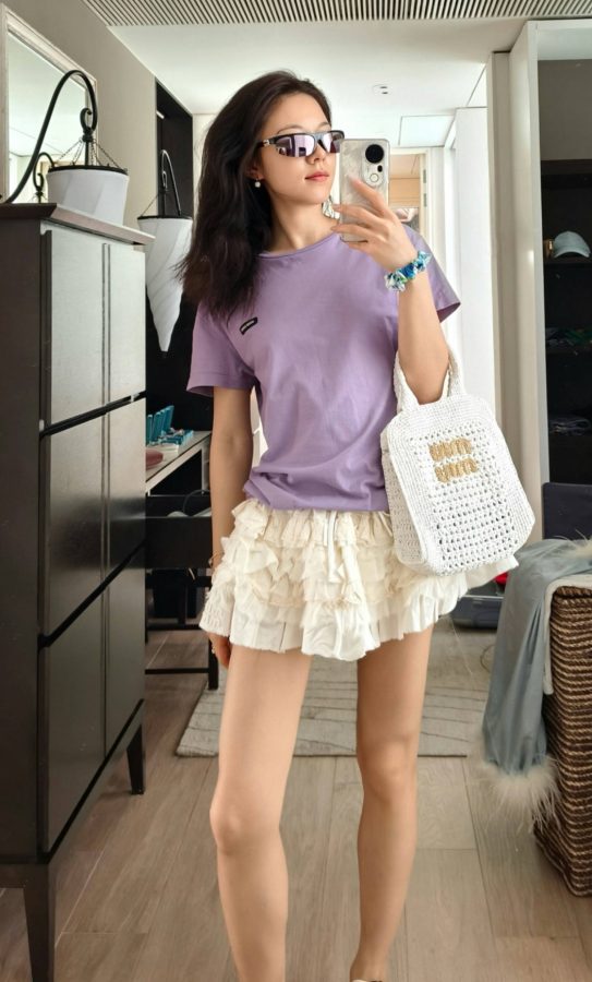 赵今麦游艇辣妹风秀出年轻美腿(2/2)