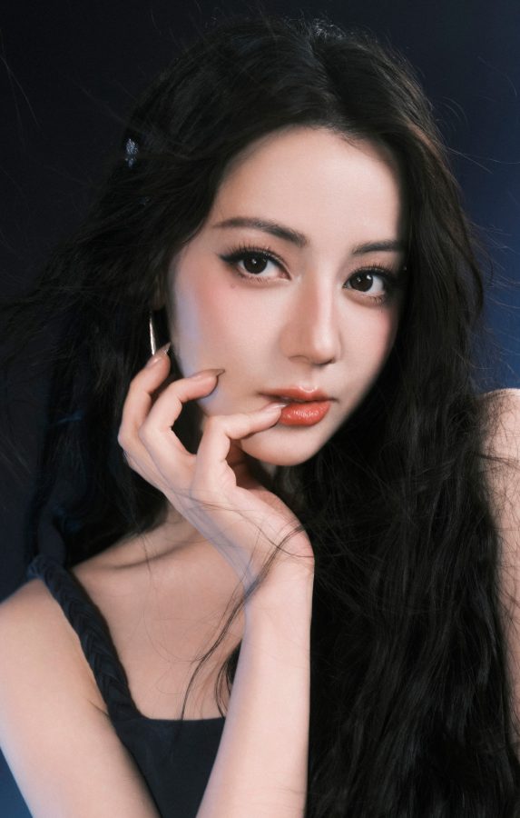 美腿女明星迪丽热巴穿皮靴录制《你好星期六》(8/12)