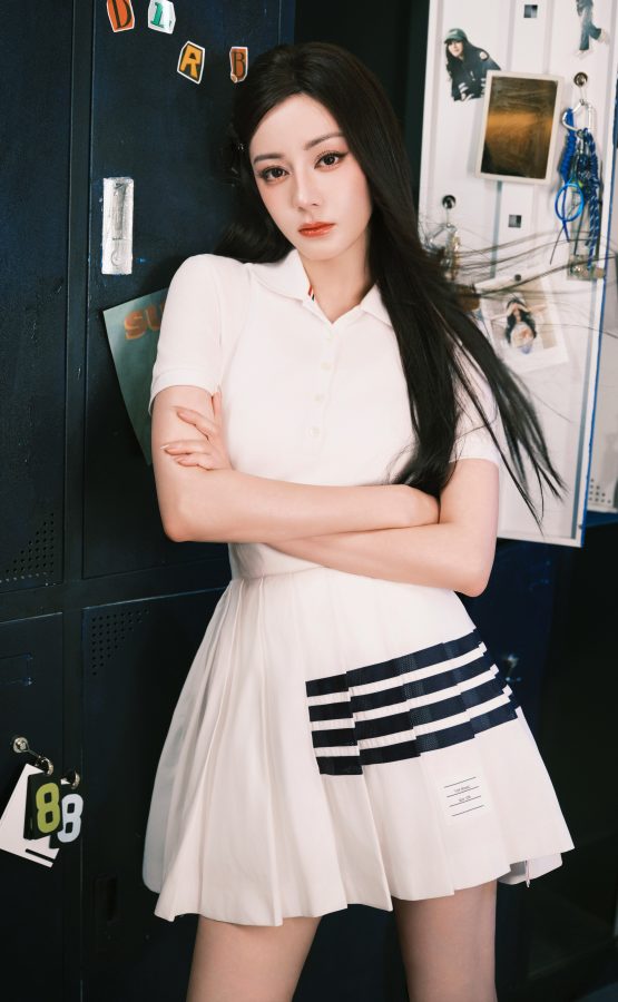 迪丽热巴穿白裙出席护舒宝新品全球发布会美腿纤细(9/15)