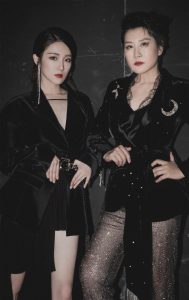 暗黑系“母女姐妹花”张可盈和张凯丽!气场无人能敌。