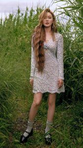 张天爱野外美腿玉足大片+AI丝袜