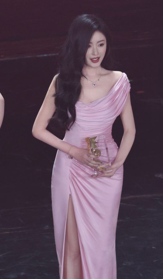 微博视界大会张天爱穿高开叉裙踩防水台恨天高尽显性感风采(7/8)