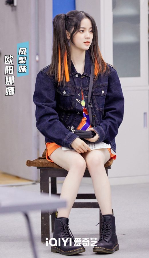 《萌探探探案》欧阳娜娜超萌双马尾造型，美腿细又嫩(1/3)