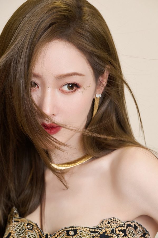 张天爱穿黄金色抹胸礼服半露玉足，高清美脸红唇迷人(5/11)