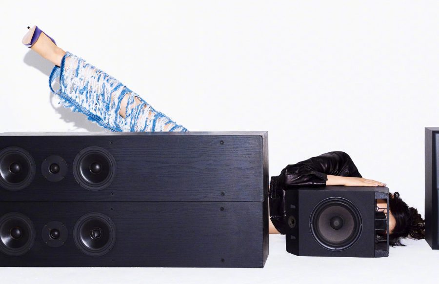 欧阳娜娜蓝色高跟鞋的极致诱惑！破洞牛仔裤也挡不住逆天长腿(3/6)