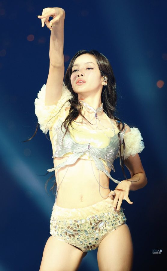 LISA热舞大秀逆天长腿，甜美笑容电力十足。(13/14)