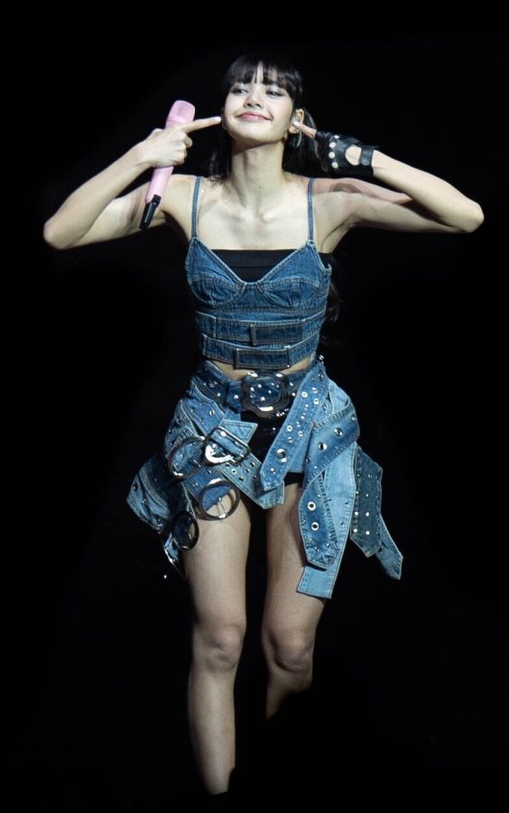 LISA后台直击！解构牛仔“战袍”大秀逆天长腿，又酷又飒！(14/16)