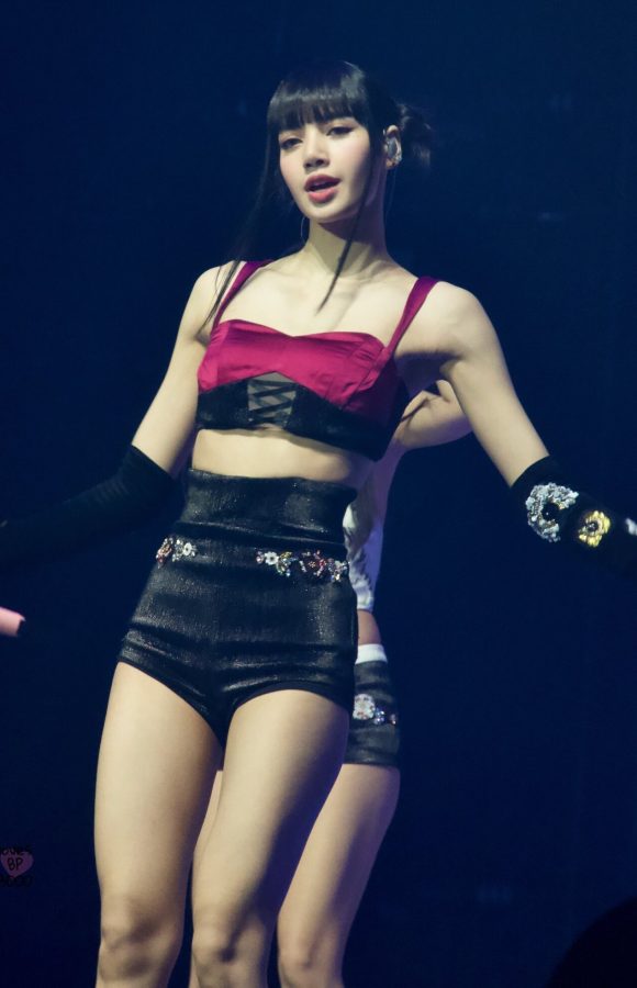 LISA穿着火辣再台上热歌劲舞(4/14)