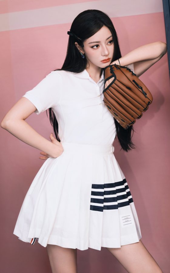 迪丽热巴穿白裙出席护舒宝新品全球发布会美腿纤细(11/15)