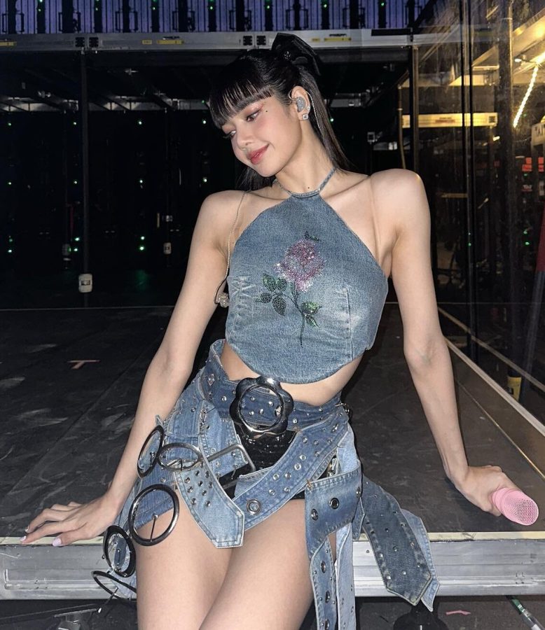 LISA后台直击！解构牛仔“战袍”大秀逆天长腿，又酷又飒！(3/16)